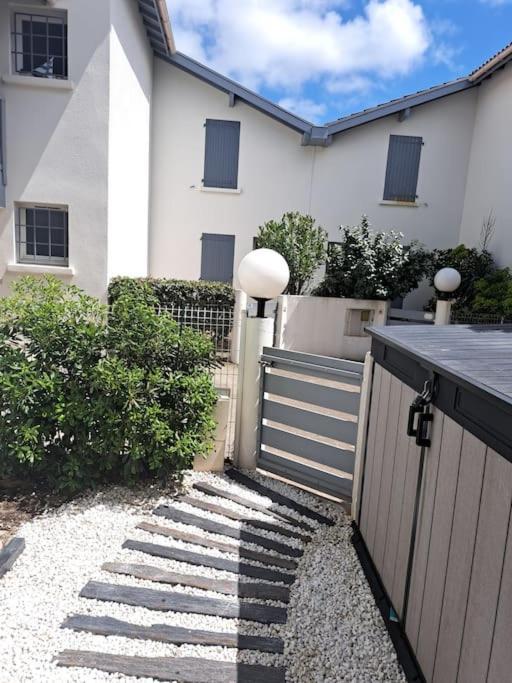 Maisonnette 2 A Deux Pas Des Plages Apartment
